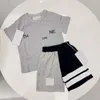 Designer Baby T-shirts Jupe Shorts sets pour enfants ensembles de vêtements gris blanc bleu garçons filles Tshirts de luxe d'été et shorts de survêtement