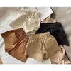 Pantaloni per bambini pantaloni per bambini pantaloncini estivi ragazzi e ragazze 2024 coreani shorts bei pantaloncini per neonati e pantaloni sciolti completamente abbinati d240510