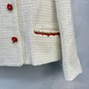 Frauenjacken 2024 Frühlingsfrauen Luxus Perlen -Perlen rote Koralle Tweedmäntel Drehen Sie Kragen Single Breauzed Beige Weave