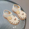 Chaussures pour enfants d'été pour filles sandales mode doux bas garçons sandales plage adorent les chaussures de petite fille 240510
