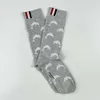 Chaussettes masculines printemps 2022 Nouvelles chaussettes pour hommes et femmes minces minces à quatre barres dolphin tb tissu tb étiquette de coton pur moquette longue chèque ZFP0 à la mode ZFP0