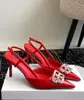 Luksusowy letni kwadratowy nóż Pumps Pumps Kobiety Patent skórzane czerwone białe czarne sandały buty dama sexy spiczasty palec ślubny ślub EU35-42