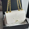 Designer portatile a catena regolabile sacca per pattinata borsa a tracolla di grande capacità hardware in oro matelasse sacca da viaggio in pelle trapuntata sacca per corpo trapunte 22x15cm