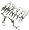 Modèle de pistolet de jeu de 50pcslots de 50pcslot clés en alliage de clés de clé Metal Keys Keys Holders Taille 6cm Package de cartes Blister Chains de clés3782526