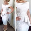 Impressionante bordado mini-mãe curta da noiva vestido de noivo 2019 bainha fora do ombro peplum joelho de joelho de joelho de coquetel de coquetel de noite 346w
