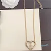 18K Gold Luxury C Lettres Sailormoon Love Heart Collier Designer Bijoux pour les femmes Moisanite Chain Chatin Clover Lettre Diamond Pendante Colliers