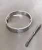 Meilleure assiette de bracelet à couple le plus vendu avec tournevis à ongles nail bracelet Femmes de luxe bijoux de vacances Gift6196824