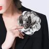 Brosches Party Wear Flower Pin Elegant Satin Floral Brosch för Women Men Style Lapel Dinner Uquisite Big Accessory