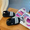 Sandales 2024 Été Nouveaux enfants garçons légers Velcro Beach Chaussures filles sports décontractés H240510