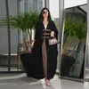 Etniska kläder 2024 Nya Dubai Fashion Modest Solid Open Kimono Abayas Leather Buckle Long Slve Contrast Color Robe Ramadan Muslim Women Robe T240510