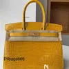 Designer -Bag Damenhandtaschen alle manuellen Wachs Frauen Fadenfäden Sie glänzende Krokodilhautberngoldschnalle tragbar haben Logo