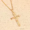 男性がネックレスを十字架ペンダント女性イエス十字架木coldのイエスのナザレ王ユダヤ人の王イエス
