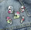 Pinos broches vivos esqueleto de esmalte pinos personalizados gatos de rosa personalizados skull dagger broch