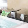 Robinets d'évier de salle de bain LED TROIS COOLLES Fauce de cascade en laiton 2 poignées 3 trous Copper Luxury Basin d'eau froide Tap noir / Chrome