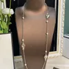 Luxury Brand Designer Pendant Necklace 18K Gold Plated Crystal Pearl Titanium Steel Letter Choker Pendant Halsband Tröja kedja smycken Tillbehör