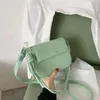 Bolsos de hombro de agua en forma de botella en forma de botella tejida tejido de un solo hombro mensajero para mujeres.