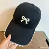 Ball Caps coréen brodé mignon arc de baseball casquette de baseball féminin lointaine
