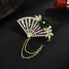 Broschen Vintage -Fan für Frauen Grüne Kristall Blume Quaste Lapel Pins Frauenkleid Accessoires Schmuck Geburtstagsfeiertag Geschenke