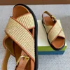 Casual Women Plat Sandal Hand Woven Designer Sandaler Platform Summer Beach Stråskor Comfort Luxury Sandale Peep Toes Neutral Outdoors Shoes Top Mirror Quality