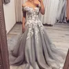 2020 Nouvelles robes de mariée gris en argent vintage hors de l'épaule appliques en dentelle en tulle une ligne robes nuptiales balayez le train sur mesure 257e