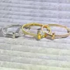 새로운 유럽 및 미국 T- 글자 남성 및 여성 티타늄 강철 조각 된 T- 글자 인 Laid Double Row Diamond Bracelet 3 ColorsQ1