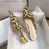 Slippers 2024 Été Nouveau femme Fashion Slide Pointy Leopard Print Design Light and Fin Low Talon Black Design Casual Shoes Q240511