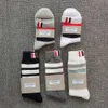 Herrensocken TB Socken mit vier Streifen auf den Middle Tube Herren und Damen Streifen Paare Populäre trendige und personalisierte Baumwollsocken 5t0p