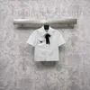 Kvinnors spårningsdräkter Designer Brand Bow Knot Triangle Iron Logo Kort ärmskjorta för 24 Spring/Summer New Age Reducing Girl Style Casual Lapel Top Fgho