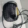 El çantası tasarımcısı mini bottegvenet kadınlar 2024 deri sardalya çapraz çanta dokuma bayan yumuşak çanta metal çantaları diyagonal yeni sıcak satış so4l