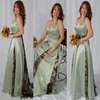 2022 SAGE CAMO BRIDEMAID KLÄNNER Lång grimning Top Ruched Plus Size Wedding Guest Dress Maid of Honor Prom Evening Gowns Cheap Party Dre 205k
