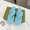 Designer Slides Double G Tong Sandal Chevron Thong Sandal Flip Flop Slipper Lettres doubles rayures Rubberle Buckle Green Red Summer Beach Chaussures 5.9 08