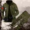 Mäns spårningsdräkter utomhusträning man sätter två stycken militär taktisk soldat slitsträckt kamouflage övergripande arbetskläder kostym