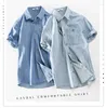 Mäns casual skjortor klassiska män kort ärm denim skjorta sommar dagligen kausal smal jean ficka ren bomullsknapp upp enkel mångsidig