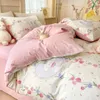 Yatak Setleri Tatlı Çiçek Baskı 4 PCS Set Fırçalanmış Yatak Çarşartılar Yorgan Yorum Kapağı Yatak İnitasyon Ketenleri