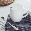 Kubki Europejski ceramiczny kubek prosty i kreatywny czarny biały para filiżanka kawy herbata kwiatowa z pokrywką
