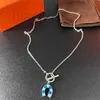 Hangende kettingen Designer Blue Horseshoe hanger ketting met uniek en onderscheidend uniek ontwerp uniek lange neksenmodieus voor mannen en vrouwen om te dragen