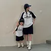 家族の夏の服はファッションパパのお母さんと息子の娘Tシャツショーツ2ピースの母親の子供のための2ピースの衣装240507をセットします