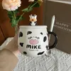 Muggar Söt nötkreaturmjölk med en sked och lock Creative Coffee Office Handgrip Water Cup Ceramic Crafts Kitchen Drinkware