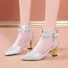 Chaussures habillées 2024 Talons d'été femmes Fashion pointu en maille respirant en ramine de talon haut boucle grandes bottes cool confortables single