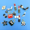 Mix 16pcsset Cartoon High Heeled Lipstick Handbag Shaped Emalj Dripping Oil Jewelry Charms hängen för DIY -halsbandsarmband 240507