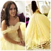 2020 Novo lindo vestido de bola de quinceanera amarelo vestido de bola fora do ombro com flores 3D Sweet 16 Princess Corset Back Party Prom Night Go 275s