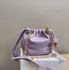 Diseñador de cadena de acrílico Bags Lucky Bags Mini Bolsos de bolso Bucket Bolso tejido Bolso de cuero Nube Clowhorn Girl