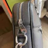 Briefzusammenschlüsse Designer Laptop Feste Farbbrief Metalle Design großer Kapazität Leder Aktentasche Geschäftsmänner Commercial Bag Staubbeutel sehr gut