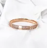 Moda clássica de design personalizado Bangle de aço inoxidável Cartas de zircão Iced 18k Bracelete de ouro rosa para mulheres Bohemian Promi7104750