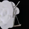 Broszki Snakehead marka projektant projektant broszka brooch szpilki vogue damskie złoto kryształowy kryształ kryształowy kombinezon ślubny przyjęcie biżuterii Prezenty