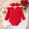 Kläderuppsättningar Baby Girls Valentine S Day Outfits Solid Color Rompers Bear Patch Heart Print Suspender kjolar pannband 3 st. Fallkläderuppsättning