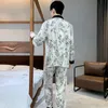 Set di pigiama stampato in raso di alta qualità per abito da sera da sera in seta a maniche lunghe e sottile sciolta di abbigliamento da casa per uomo per il pigiama 240511