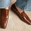 Chaussures décontractées Modèle de crocodile pour les orages carrés pour femmes Locs femelles Lignes de couture dames peu profondes Zapatos de Mujer Solid Chassure Femme