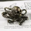 Mässing Retro Industrial Wind EDC Red Skull Octopus Animal Toy Small Ornament 240510