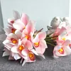 Decoratieve bloemen 4heads 27cm kunstmatige cymbidium orchidee Bunch gesimuleerd bloemenboeket voor mandvaas arrangement Wedding Party Home